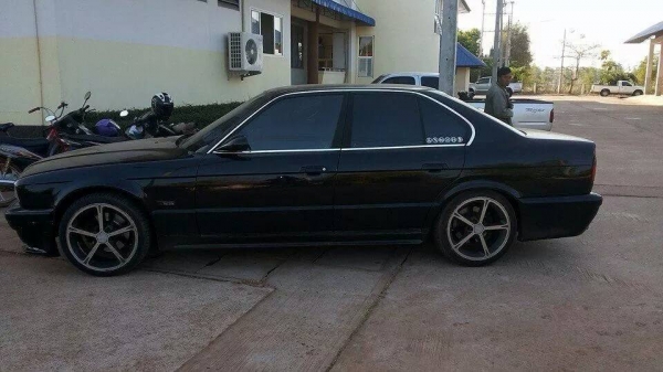 BMW 525IA เครื่อง 2เจโบ เกียรออโต้ กินแก้ส ปี32 นะจ็ะ