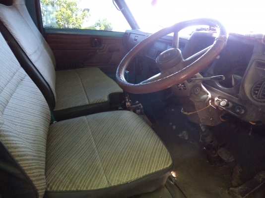 ขาย275000บาทรถ6ล้ออีซูซุKSเครื่อง110แรงม้าFหน้าFหลังพวงมาลัยเพาเวอร์ พร้อมใช้งานคับ