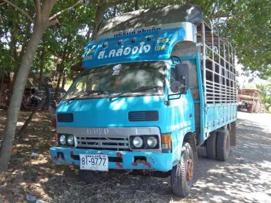 ขาย275000บาทรถ6ล้ออีซูซุKSเครื่อง110แรงม้าFหน้าFหลังพวงมาลัยเพาเวอร์ พร้อมใช้งานคับ