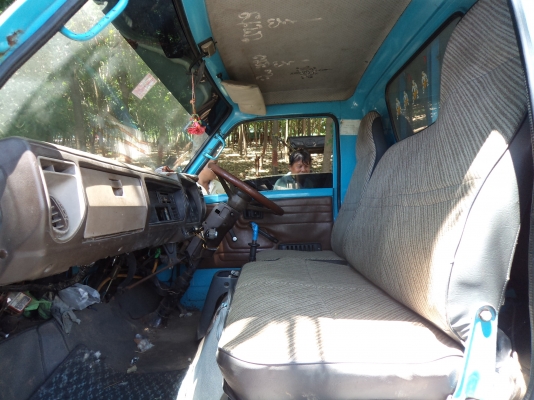 ขาย275000บาทรถ6ล้ออีซูซุKSเครื่อง110แรงม้าFหน้าFหลังพวงมาลัยเพาเวอร์ พร้อมใช้งานคับ