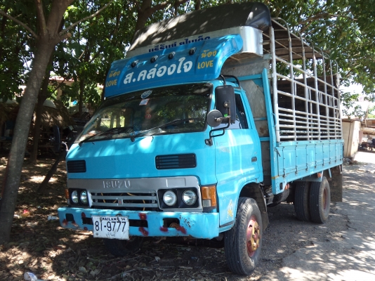 ขาย275000บาทรถ6ล้ออีซูซุKSเครื่อง110แรงม้าFหน้าFหลังพวงมาลัยเพาเวอร์ พร้อมใช้งานคับ