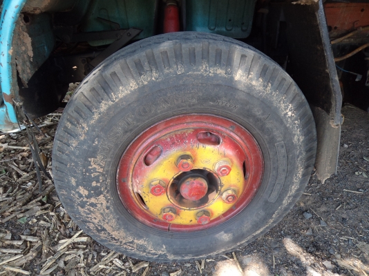 ขาย275000บาทรถ6ล้ออีซูซุKSเครื่อง110แรงม้าFหน้าFหลังพวงมาลัยเพาเวอร์ พร้อมใช้งานคับ