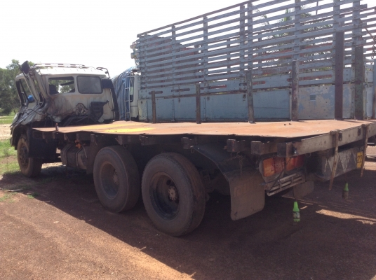 ขาย 10 ล้อ เพลาเดียวอุบัติเหตุ HINO FL177 คัสซียังสวยไม่หักไม่งอ เครื่อง EH700 168 HP ยังใช้งานได้ดี หัวสิงไฮเทคลงเล่มแล้ว พวงมาลัยพาวเวอร์ ทะเบียนเต็มพร้อมโอนครับ