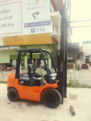 TOYOTA7FD25ขนาด2.5ตันเสาสูง3เมตรมีเสา4เมตรเปลี่ยนให้ถ้าต้องการ เกียร์ออร์โต้ เครื่องดีเซล2Zรับประกันเครื่องเกียร์ ราคาต่อรองได้0816161541