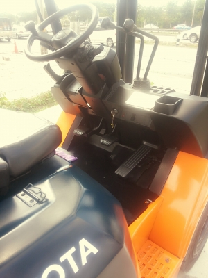 TOYOTA7FD25ขนาด2.5ตันเสาสูง3เมตรมีเสา4เมตรเปลี่ยนให้ถ้าต้องการ เกียร์ออร์โต้ เครื่องดีเซล2Zรับประกันเครื่องเกียร์ ราคาต่อรองได้0816161541