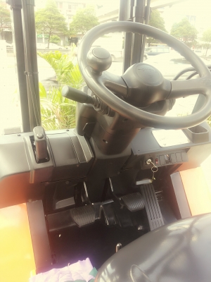 TOYOTA7FD25ขนาด2.5ตันเสาสูง3เมตรมีเสา4เมตรเปลี่ยนให้ถ้าต้องการ เกียร์ออร์โต้ เครื่องดีเซล2Zรับประกันเครื่องเกียร์ ราคาต่อรองได้0816161541