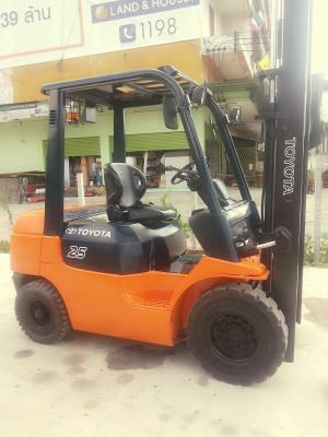 TOYOTA7FD25ขนาด2.5ตันเสาสูง3เมตรมีเสา4เมตรเปลี่ยนให้ถ้าต้องการ เกียร์ออร์โต้ เครื่องดีเซล2Zรับประกันเครื่องเกียร์ ราคาต่อรองได้0816161541