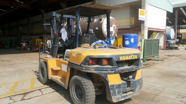 ขายkomatsu ขนาด 7 ton เครื่องยนต์ ดีเซล