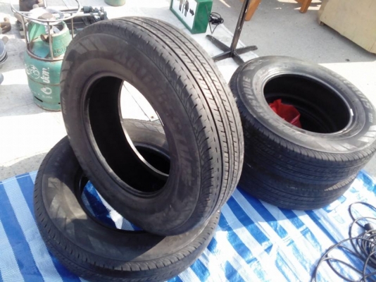 ขายยาง บรรทุก 195 ขอบ 15 นิ้ว สภาพดี