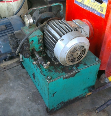 Sell> ขายชุดปั้มไฮดรอลิค มอเตอร์ 2 แรง 3 เฟส 380V. ปั้ม Nachi Japan วาวล์ Nachi Japan ด้วยครับ พร้อมใช้งาน สวยกริ๊บๆ