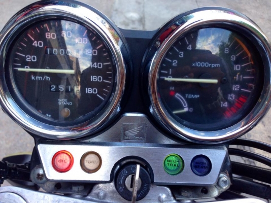 ต้ำพระราม2ขาย HONDA CB400 ปี94 สำเนาทะเบียน ตอง111กทม. ((ไม่มีเล่ม)) ของเเต่งมีท่อสูตร การ์ดหม้อน้ำแต่ง ล้อทองสวยๆ สีดำลายเทาสวย