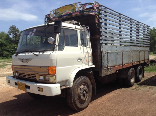 ขาย 10 ล้อ เพลาเดียว KT925 คัสซีสวยจัด วางหัว F18 เครื่อง HO7C 180 HP เกียร์ HO ช่วงล่างใหญ่ลูกหมากรัอย เบรคทิฟฟี่  เพาวเวอร์ ยางเต็ม ทะเบียนเต็มพร้อมโอนครับ