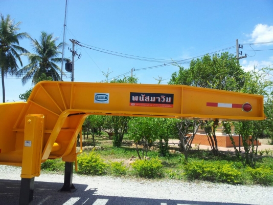 Low Bed 3 เพลา กว้าง 2.5 ม. / ยาว 12.5 ม. พนัสมาวิม