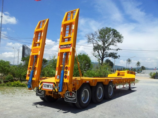 Low Bed 3 เพลา กว้าง 2.5 ม. / ยาว 12.5 ม. พนัสมาวิม