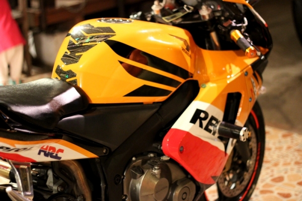 CBR600RR ปี04 ลายแข่งฮอนด้า รถสวย ท่อleovine ทะเบียนพร้อมโอน /รับเทิน