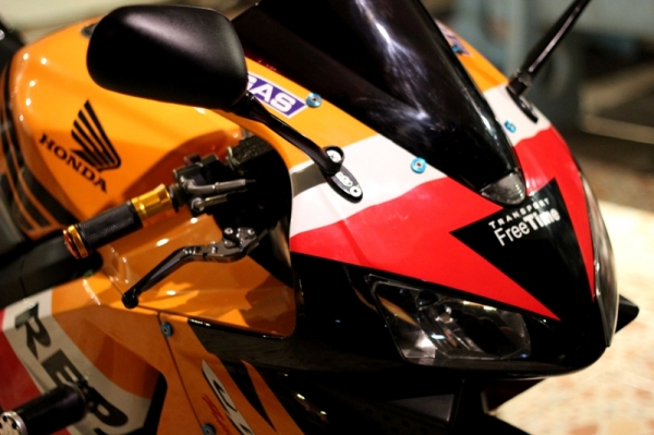 CBR600RR ปี04 ลายแข่งฮอนด้า รถสวย ท่อleovine ทะเบียนพร้อมโอน /รับเทิน