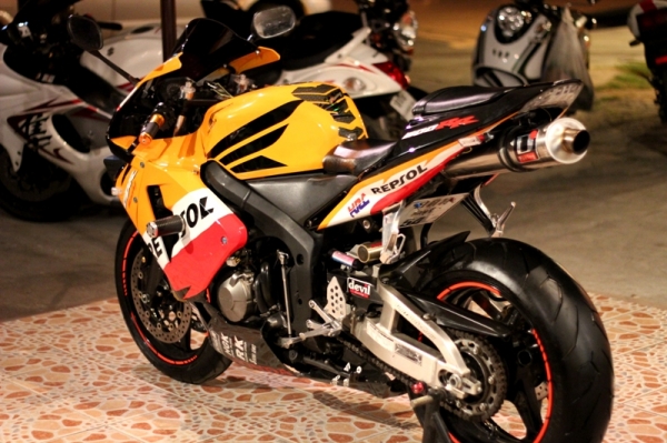CBR600RR ปี04 ลายแข่งฮอนด้า รถสวย ท่อleovine ทะเบียนพร้อมโอน /รับเทิน