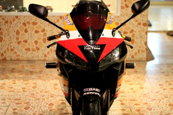 CBR600RR ปี04 ลายแข่งฮอนด้า รถสวย ท่อleovine ทะเบียนพร้อมโอน /รับเทิน