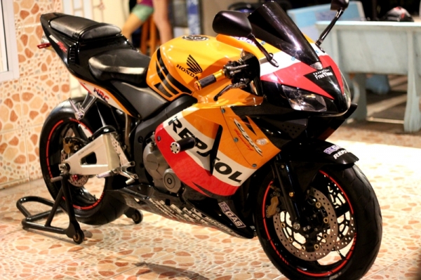 CBR600RR ปี04 ลายแข่งฮอนด้า รถสวย ท่อleovine ทะเบียนพร้อมโอน /รับเทิน
