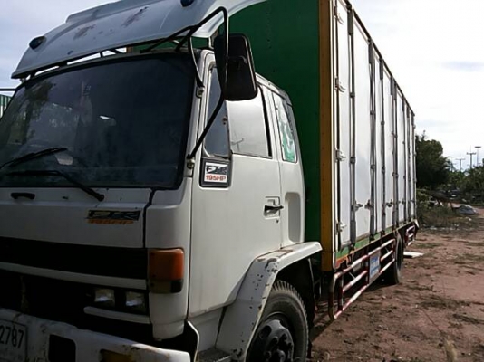 ขายด่วน รถบรรทุกตู้ 7 เมตร 6 ล้อ  400,000 บาท