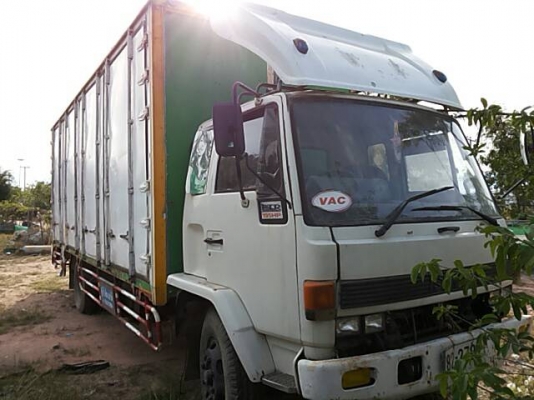 ขายด่วน รถบรรทุกตู้ 7 เมตร 6 ล้อ  400,000 บาท
