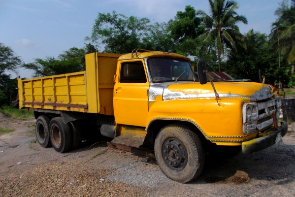 ขายด่วนรถสิบล้อดรั้มหัวยาวช้วงลางหลงเพลาเดียวเครืองTX