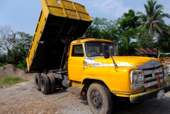 ขายด่วนรถสิบล้อดรั้มหัวยาวช้วงลางหลงเพลาเดียวเครืองTX