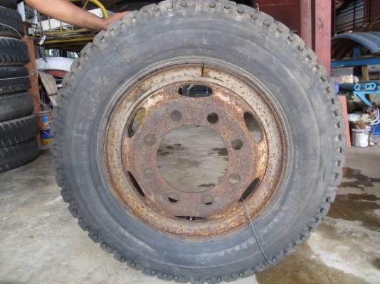 ขายยางและกะทะล้อรถมือสองหลายขนาด 19 รายการ