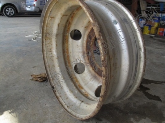 ขายยางและกะทะล้อรถมือสองหลายขนาด 19 รายการ