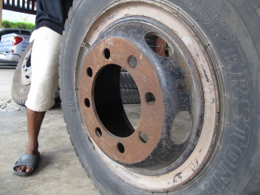 ขายยางและกะทะล้อรถมือสองหลายขนาด 19 รายการ