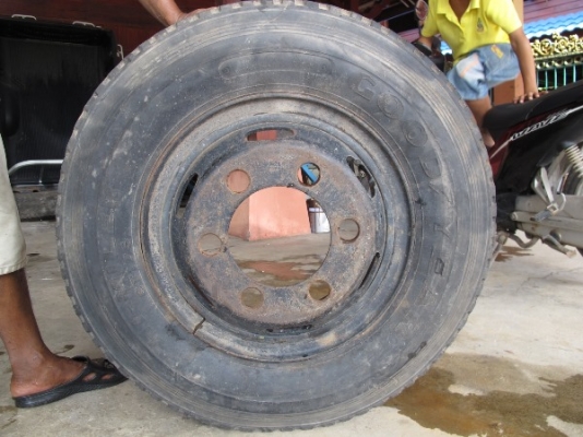 ขายยางและกะทะล้อรถมือสองหลายขนาด 19 รายการ