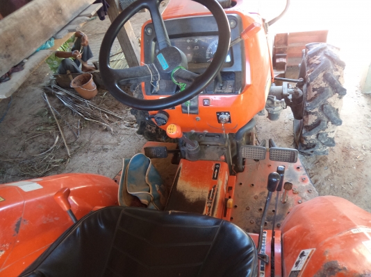 ขาย225000บาท รถไถคูโบต้า34แรงอุปกรดันหน้า-ผานหลัง พร้อมใช้