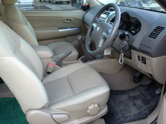 TOYOTA VIGO CHAMP 2.5 E PRE RUNNER SMART CAB ปี2011