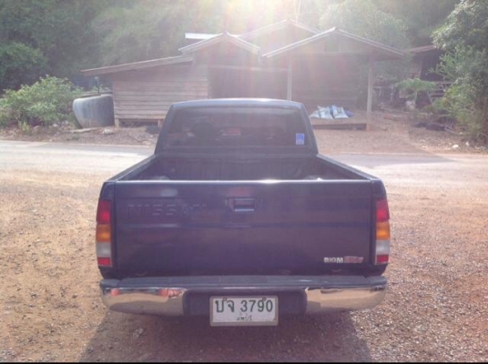 นิสสันบิ๊กเอ็ม ปี 96 จอโค้ง ฝาแดง เครื่อง 2500 สภาพพร้อมใช้ ราคาต่อรองได้