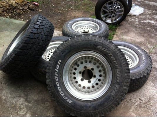 ล้อ แท้japan osaka ยี่ห้อ pass ล้อเบามาก 16*8.ojj off-13 พร้อมยางดอกเต็มๆของ goodrich 265/75/16 ล้อโต