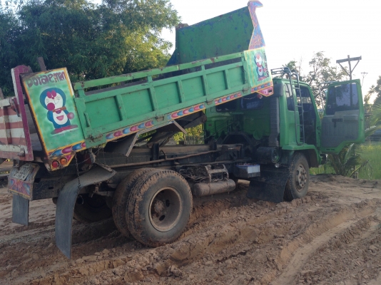 ขายรถอีซูซุ 6 ล้อดั๊มร๊อคกี้ 175 แรงม้า เบรคจิ๊ฟฟี๊  ราคา  645,000 บาท  กระบะดั๊ม ยาง 900-20 น๊อตล้อ 8 ตัว  เครื่องดี คัซซีสวย สภาพรถพร้อมใช้งาน  สนใจติดต่อ ชัยยาสตึก โทร 081-9972972 089-8451778