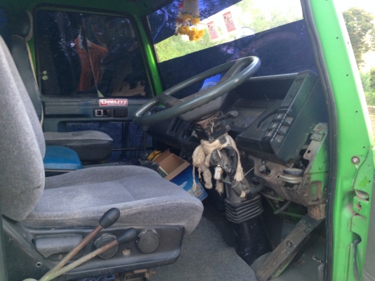 ขายรถอีซูซุ 6 ล้อดั๊มร๊อคกี้ 175 แรงม้า เบรคจิ๊ฟฟี๊  ราคา  645,000 บาท  กระบะดั๊ม ยาง 900-20 น๊อตล้อ 8 ตัว  เครื่องดี คัซซีสวย สภาพรถพร้อมใช้งาน  สนใจติดต่อ ชัยยาสตึก โทร 081-9972972 089-8451778