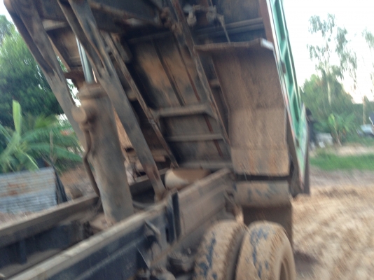 ขายรถอีซูซุ 6 ล้อดั๊มร๊อคกี้ 175 แรงม้า เบรคจิ๊ฟฟี๊  ราคา  645,000 บาท  กระบะดั๊ม ยาง 900-20 น๊อตล้อ 8 ตัว  เครื่องดี คัซซีสวย สภาพรถพร้อมใช้งาน  สนใจติดต่อ ชัยยาสตึก โทร 081-9972972 089-8451778