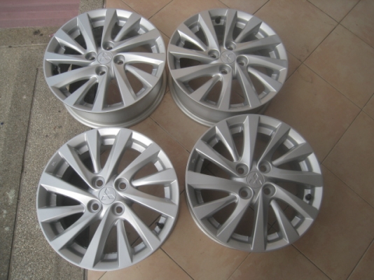 ขายล้อแม็กสภาพป้ายแดง Mitsu attrage 15"x5.5" et38 4รู100  สนใจติดต่อเล็กคลองสามครับ 081-3747940