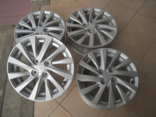 ขายล้อแม็กสภาพป้ายแดง Mitsu attrage 15"x5.5" et38 4รู100  สนใจติดต่อเล็กคลองสามครับ 081-3747940