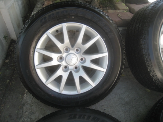 ขายล้อแม็กป้ายแดง Pajero sport 17"x7.5" et38 6รู139.7 +ยางปี13สนใจติดต่อเล็กคลองสามครับ 081-3747940