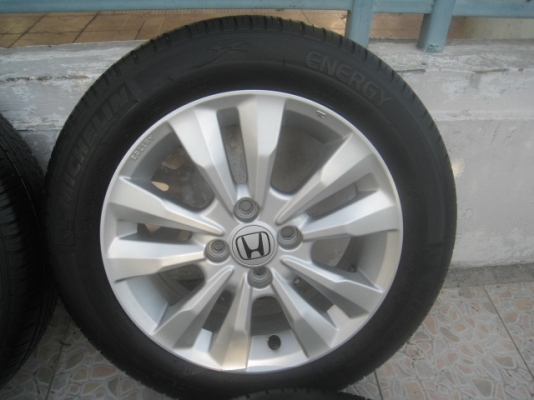 ขายล้อแม็ก Honda City 15"x5.5" et45 4รู100 + ยางปี12  สนใจติดต่อเล็กคลองสามครับ 081-3747940