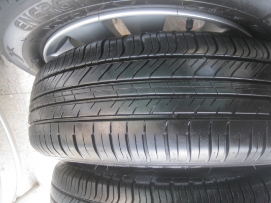 ขายล้อแม็ก Honda City 15"x5.5" et45 4รู100 + ยางปี12  สนใจติดต่อเล็กคลองสามครับ 081-3747940