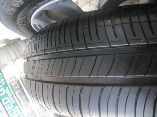 ขายล้อแม็กป้ายแดง Honda Amaze 14"x5" et50 4รู100 + ยางปี13 สนใจติดต่อเล็กคลองสามครับ 081-3747940