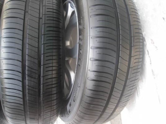 ขายล้อแม็กป้ายแดง Honda Amaze 14"x5" et50 4รู100 + ยางปี13 สนใจติดต่อเล็กคลองสามครับ 081-3747940