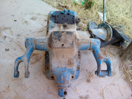 ขายครับฝากปั๊มขาว หลังเต่า ยกหางหลัง ของรถฟอร์ด5000