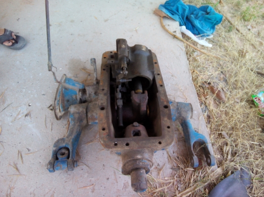 ขายครับฝากปั๊มขาว หลังเต่า ยกหางหลัง ของรถฟอร์ด5000