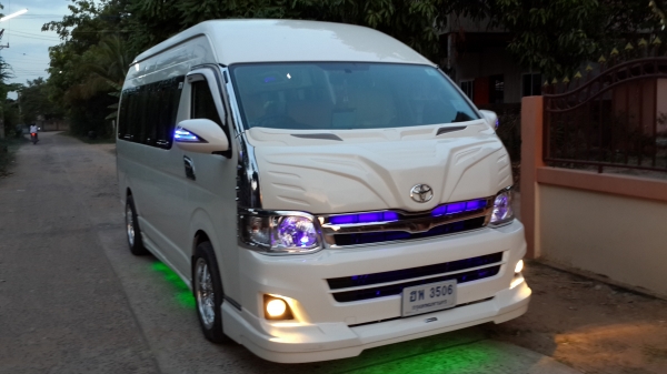 ขายดาวน์ รถตู้ พร้อมใช้งาน ราคาเบาๆ สวยๆๆๆ ครับ