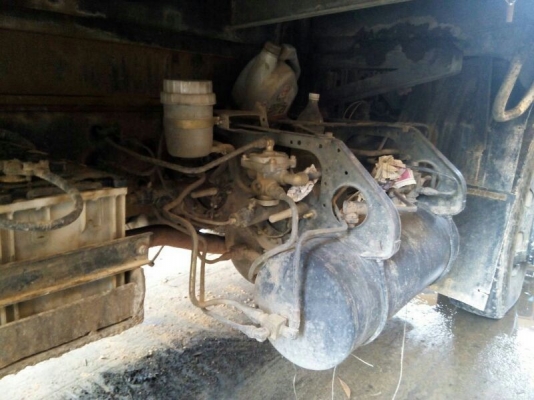 รถมิตซู 10 ล้อดั้ม FN527M - TC  เปลื่ยนเครื่อง 220 แรงม้า.  สนใจติดต่อ 081 - 6079515