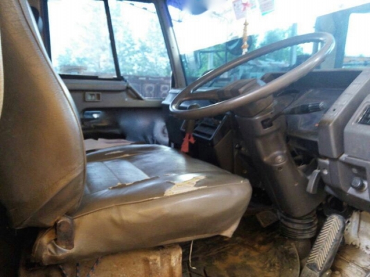 รถมิตซู 10 ล้อดั้ม FN527M - TC  เปลื่ยนเครื่อง 220 แรงม้า.  สนใจติดต่อ 081 - 6079515